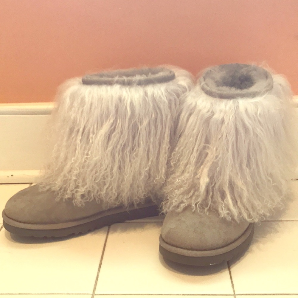 Size 6 UGG boots that have only been worn once!